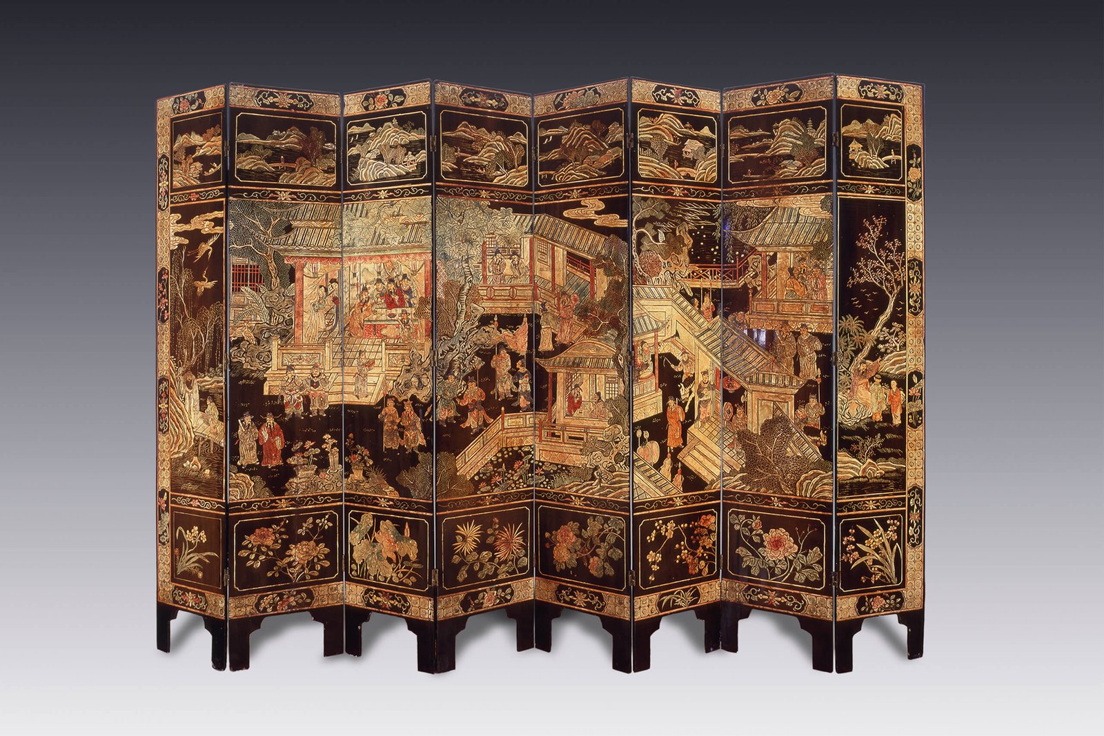 Parabán De Ocho Paneles Con Escenas De La Vida Cortesana Y Motivos Florales