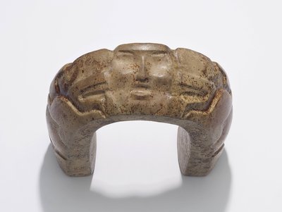 Urheber*in unbekannt Votiv Joch (Ballspiel) Museum Rietberg 2022.00391-3 — Arte precolombino