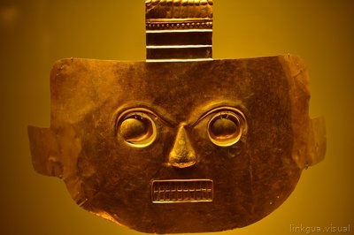 Máscara funeraria de oro