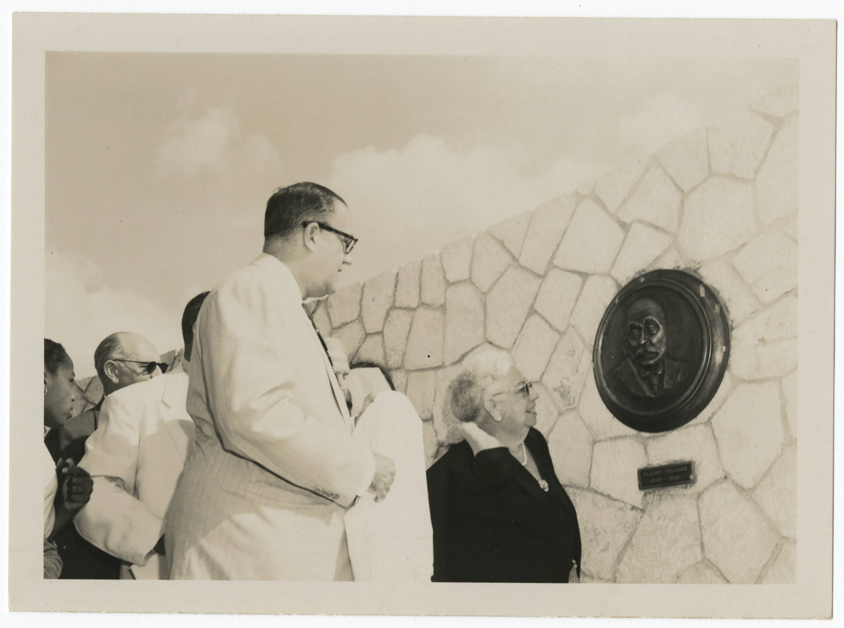 Dr. Claudio Delgado's widow unveiling his plaque — Tlacuilo anónimo, tradición mixteca-puebla (Códice Laud)