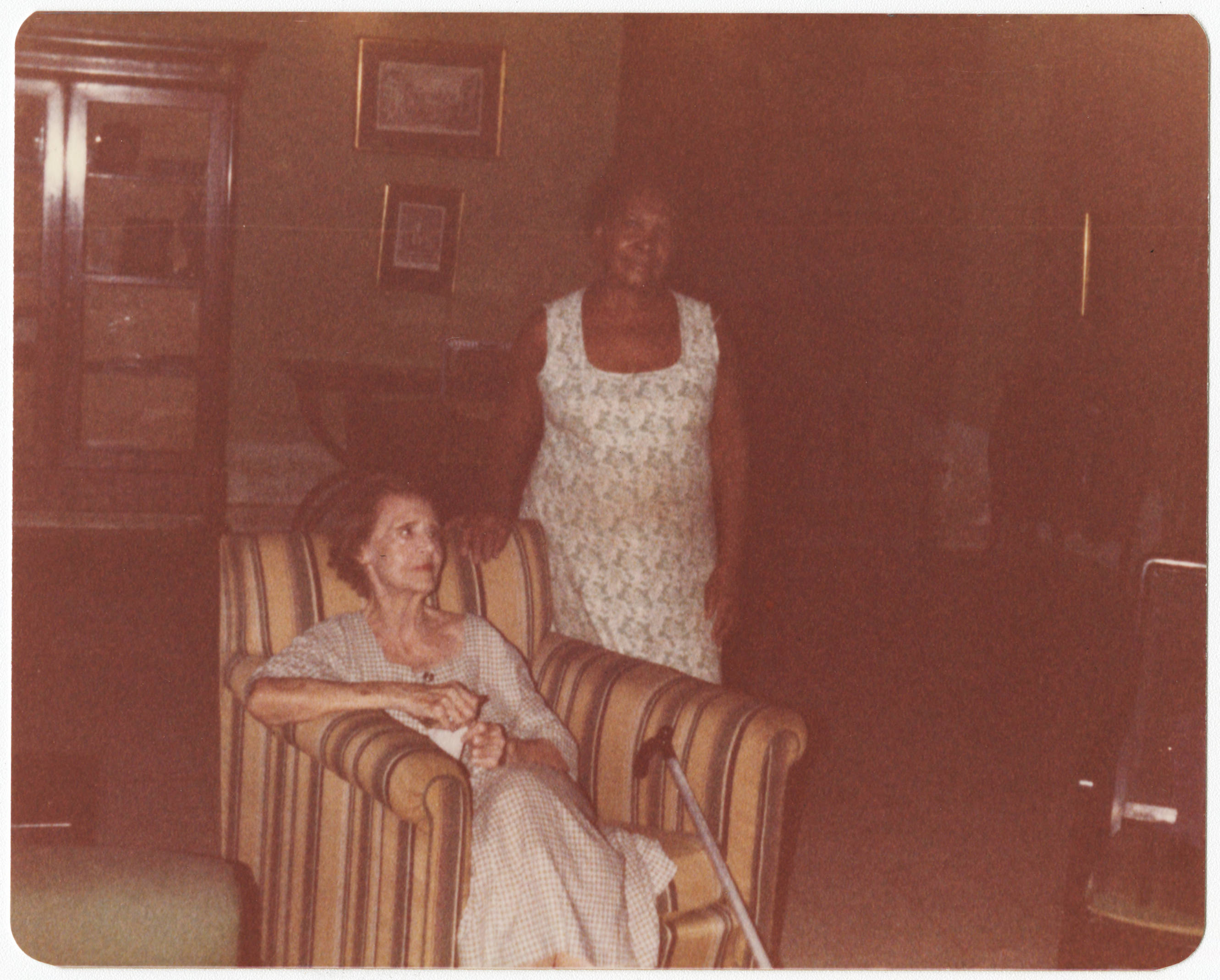 Seida Cabrera (seated), sister of Lydia Cabrera, at her home in el Vedado — Anónimo