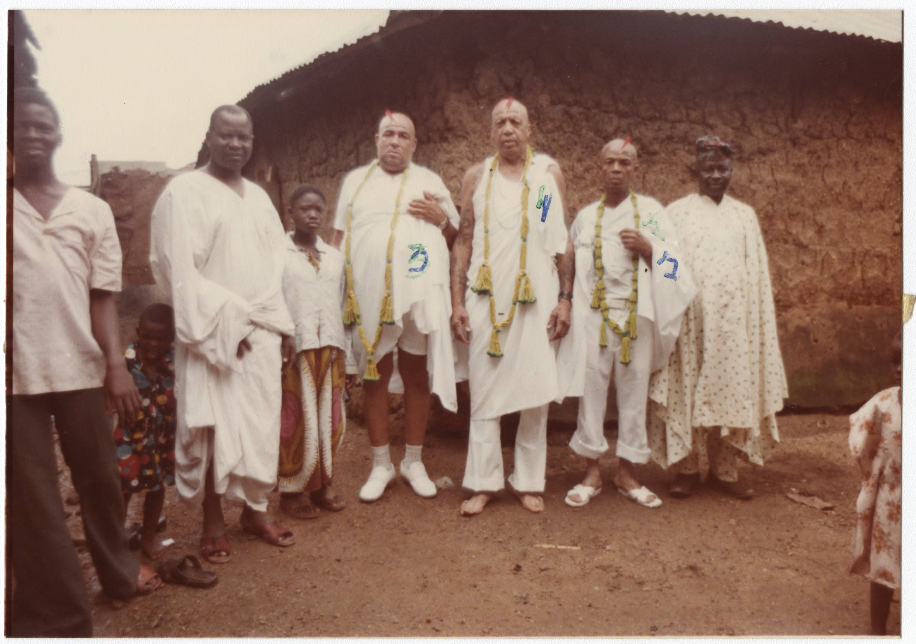 Group of Babalawos, Oshogbo, Nigeria — Anónimo