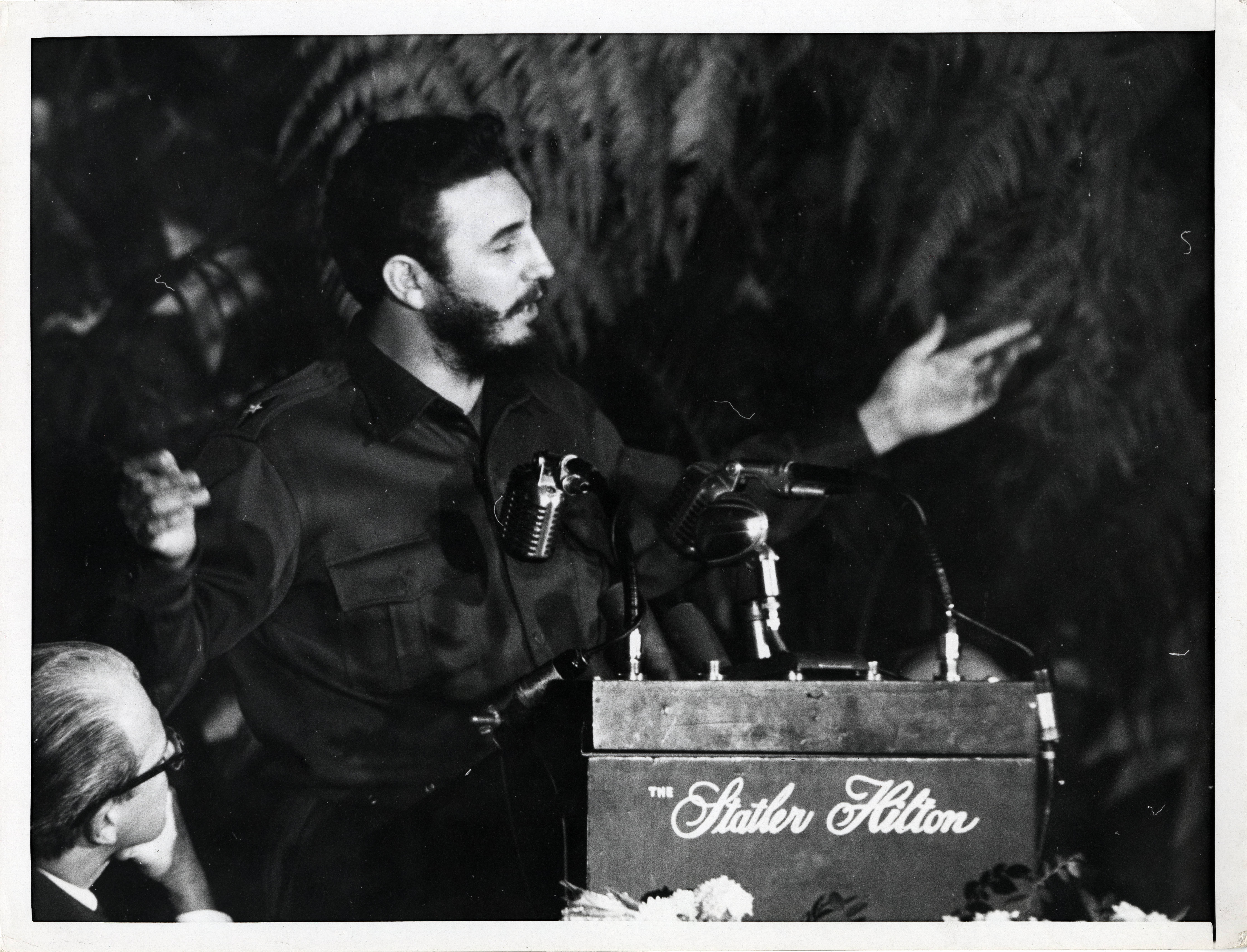 Fidel Castro speaking to a crowd while in a trip to the United States