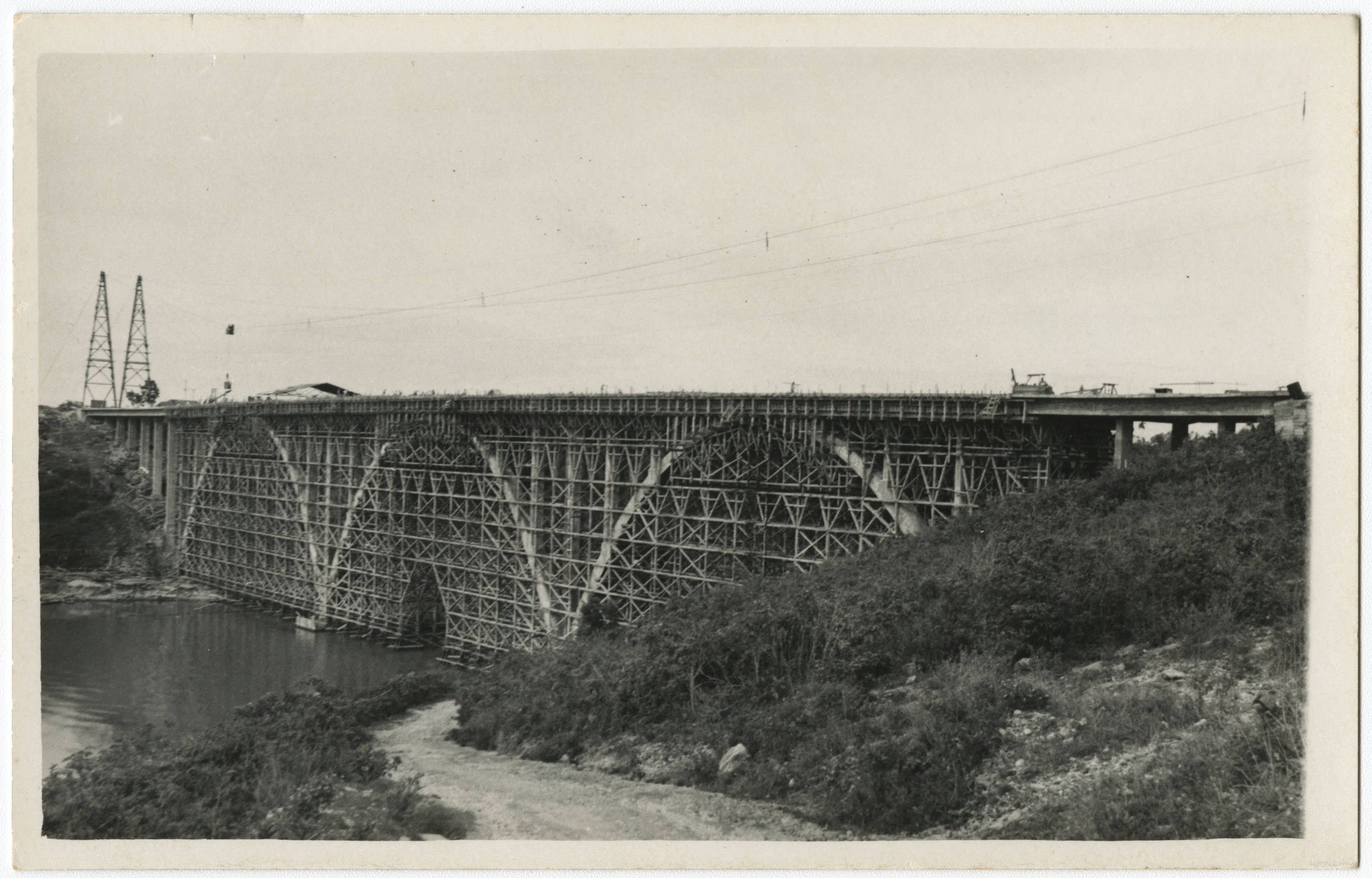 Puente sobre el río Canímar en construcción, Matanzas, Cuba — Anónimo