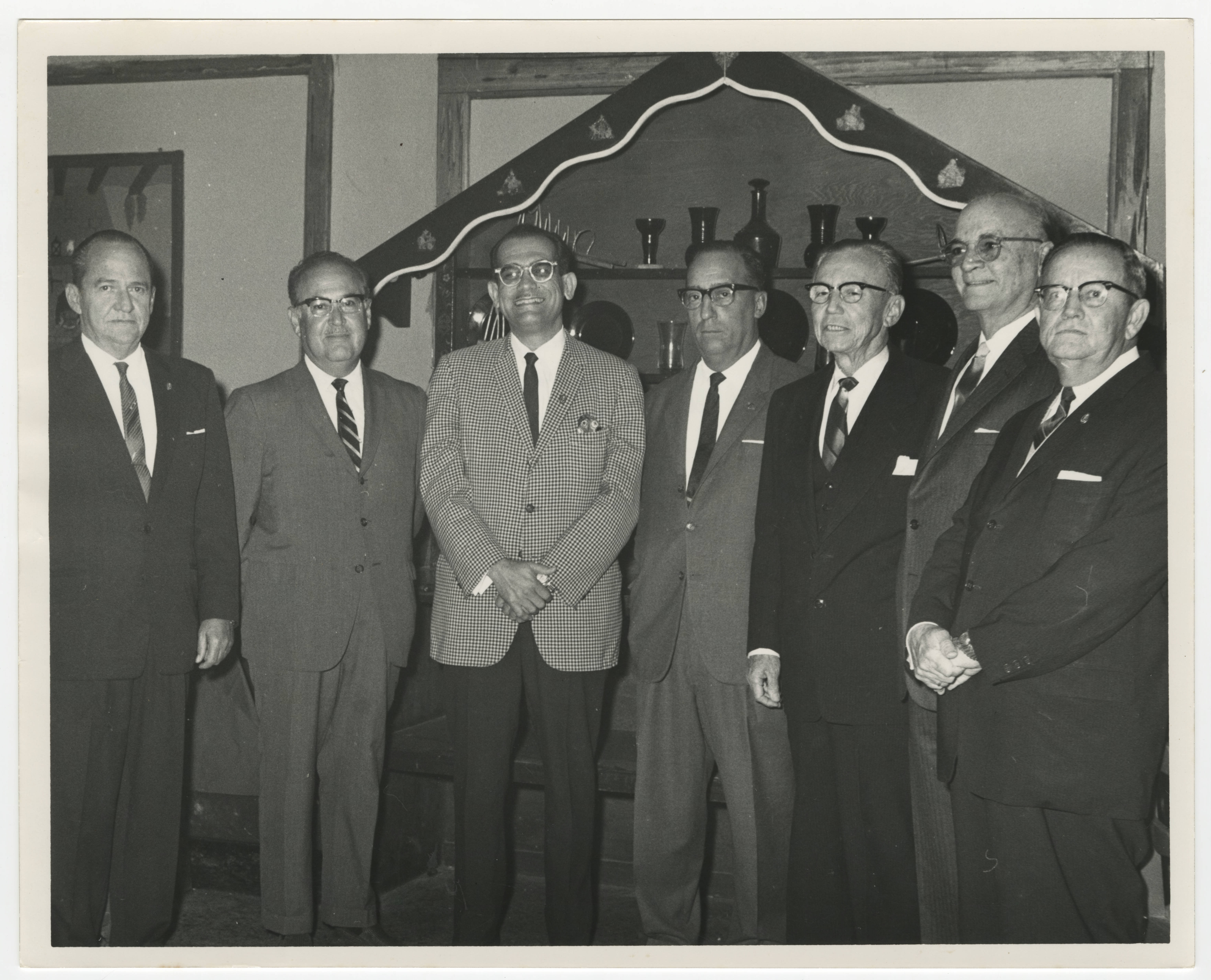 Guillermo Angulo, Alvaro Rodriquez Villarreal, and members of the Colegio Médico Cubano en el Exilio — Anónimo
