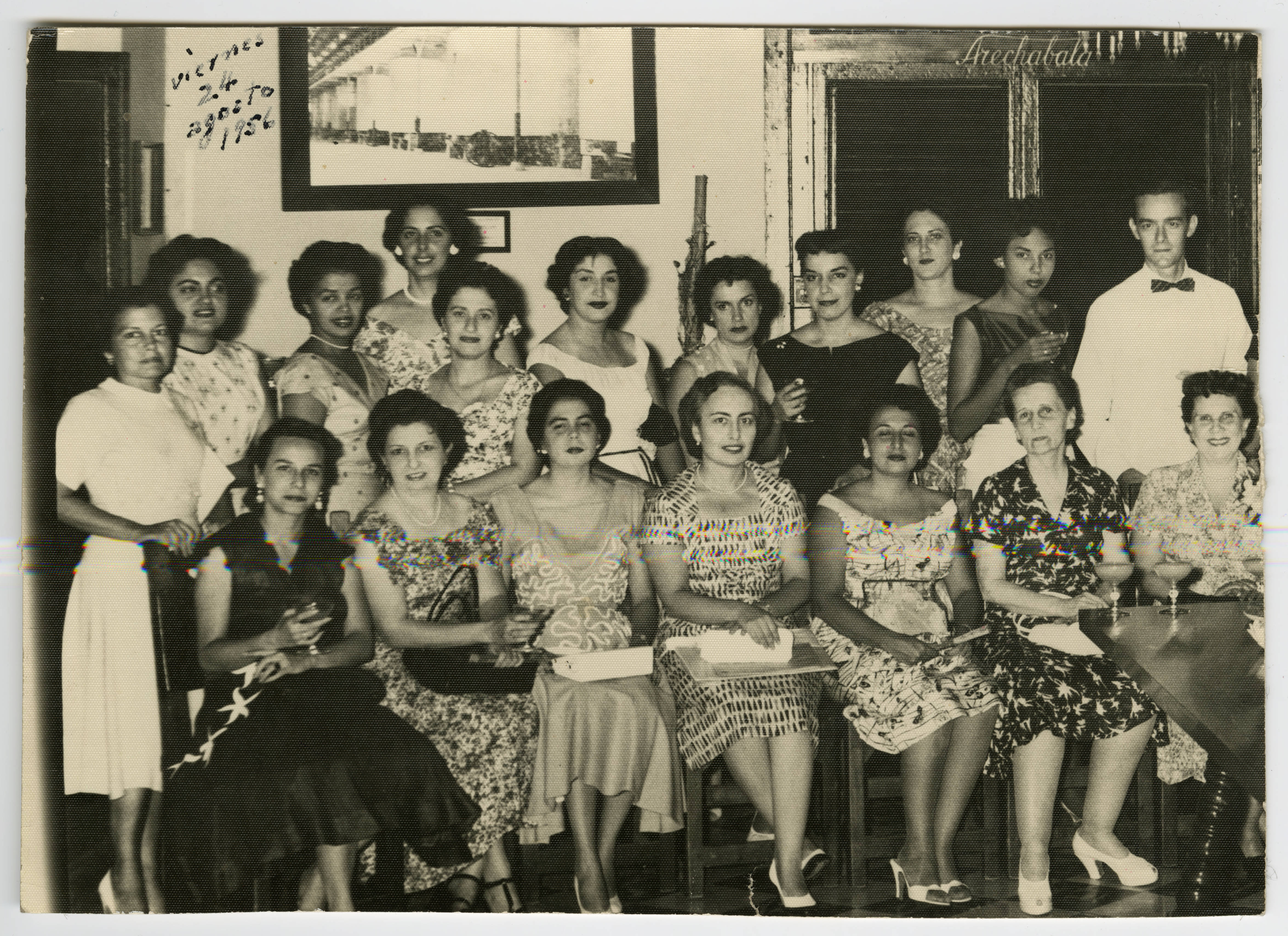 Group of students of the School of Library Sciences of the University of Havana, Cuba — Anónimo