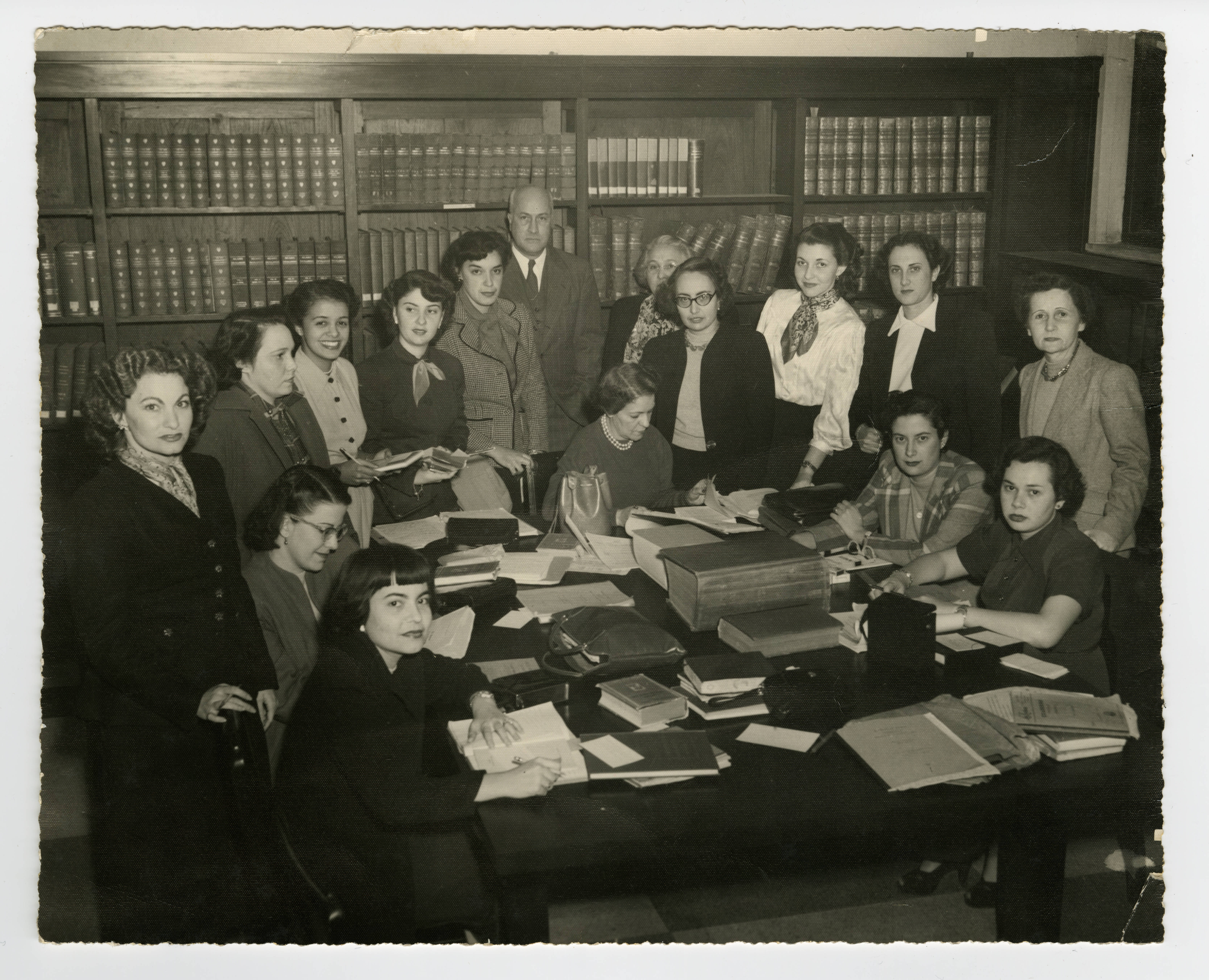 University of Havana students of the School of Library Sciences 1950-51 class — Anónimo