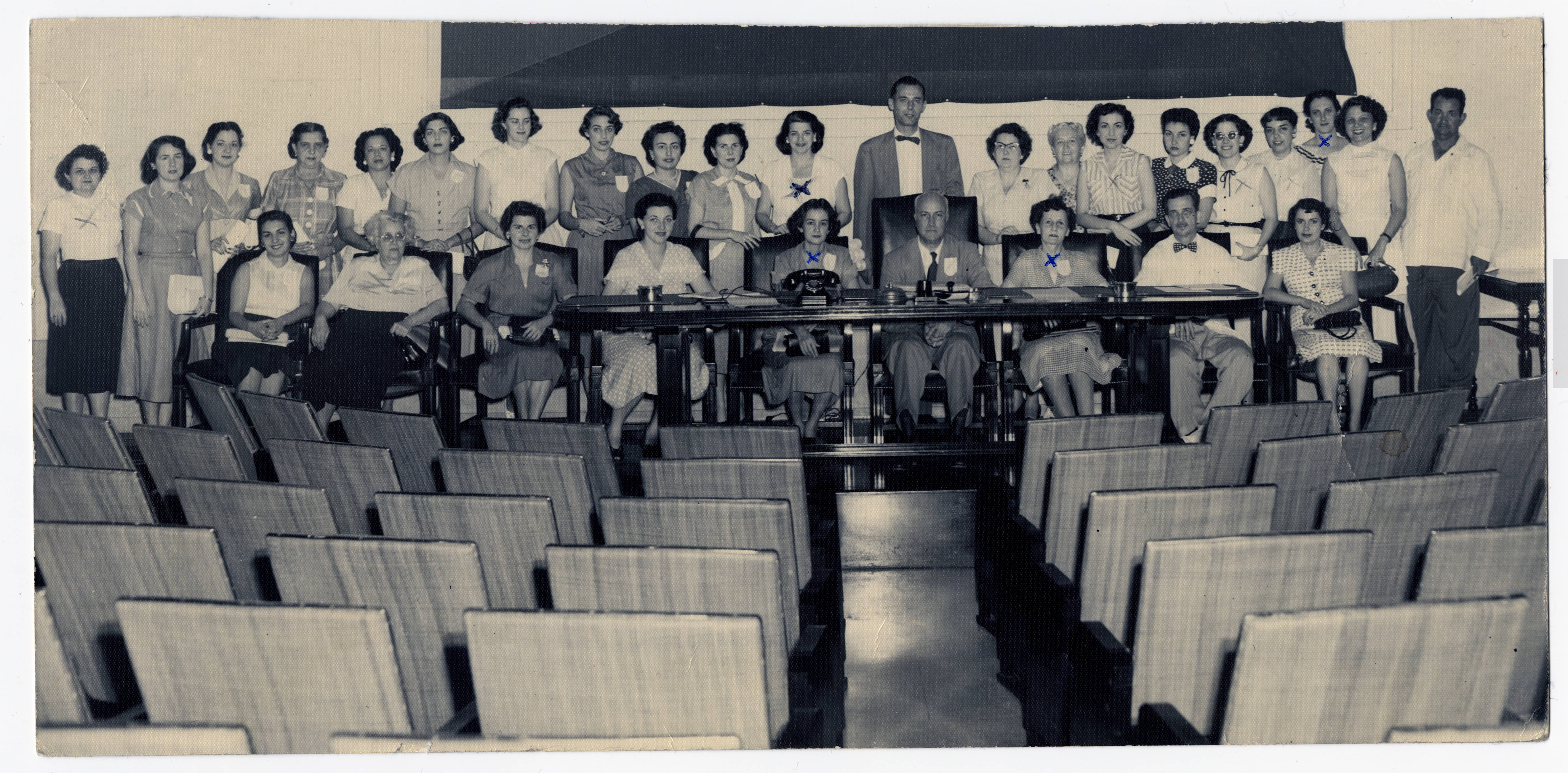 Students of the School of Library Sciences of the University of Havana, Cuba — Anónimo