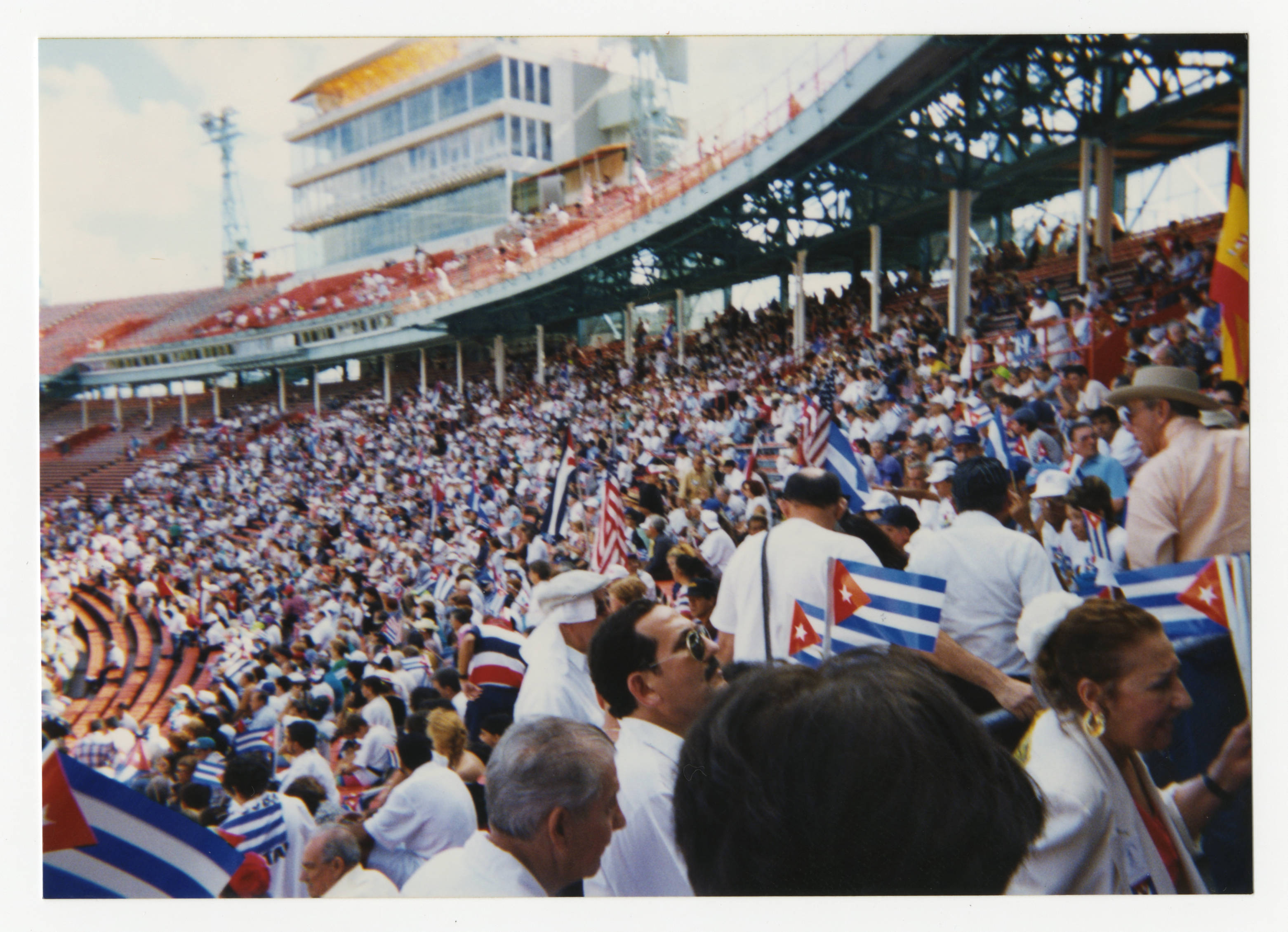 Freedom March against Castro's regime at the Orange Bowl Stadium in Miami, Florida — Anónimo