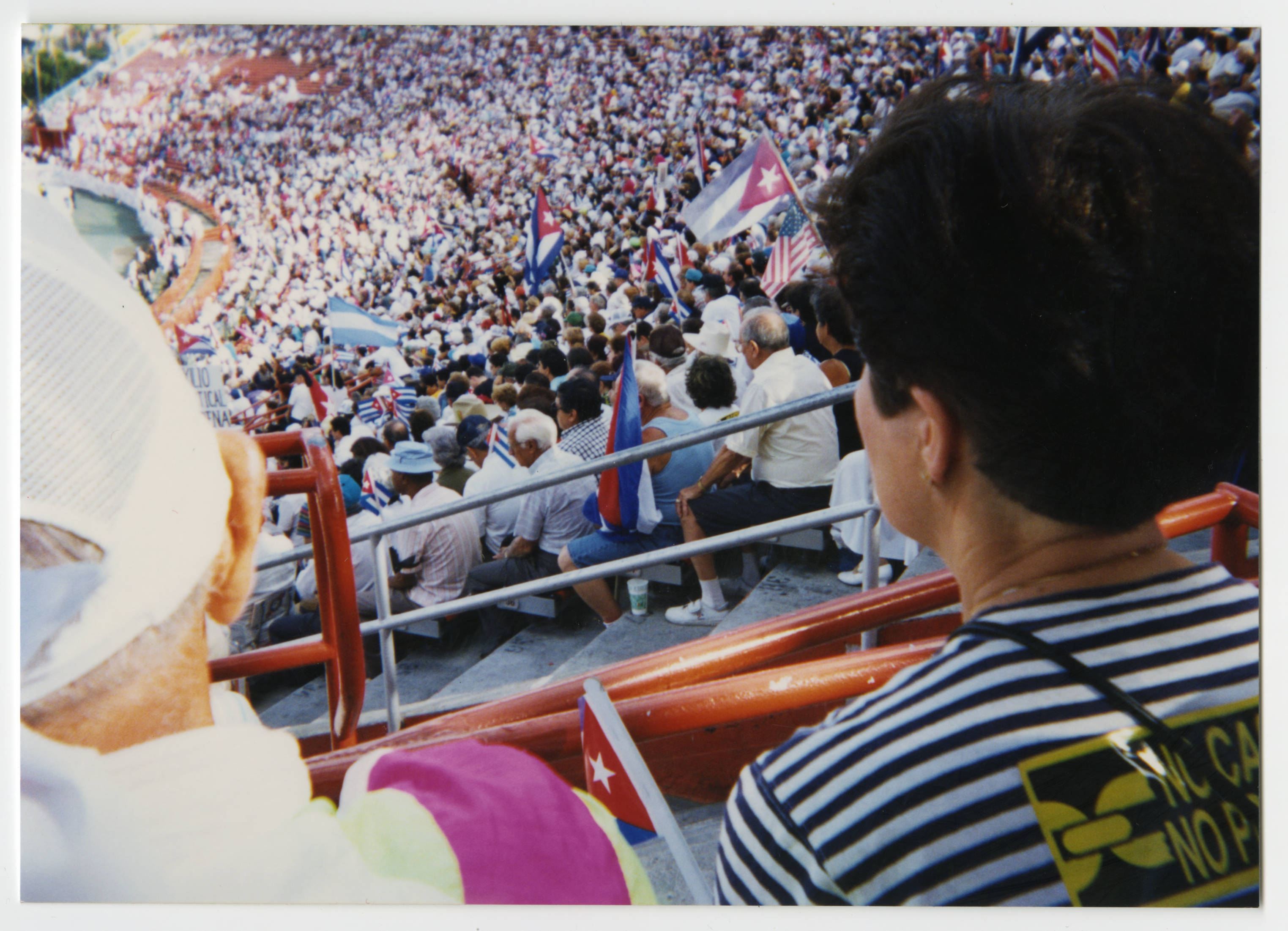 Freedom March against Castro's regime at the Orange Bowl Stadium in Miami, Florida — Anónimo