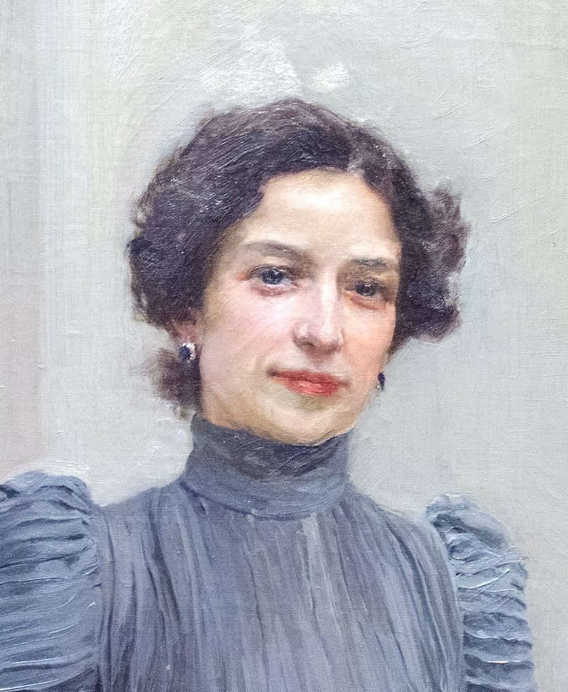 Clotilde con vestido gris, cuello alto y mangas abullonadas — Joaquín Sorolla