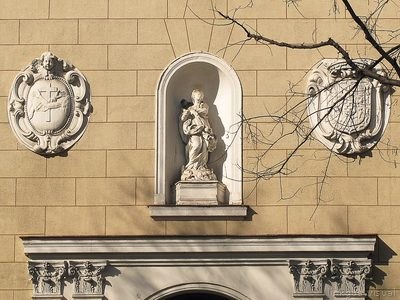 Escudo la hornacina y los escudos monasterio de la inmaculada y san