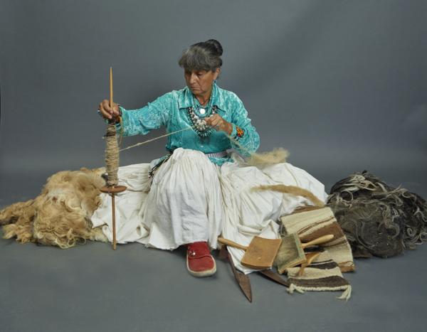 Virginia Ortiz, a member of the Navajo Nation, photographed in Pueblo, Colorado, at a gathering of North American Native People — No identificado