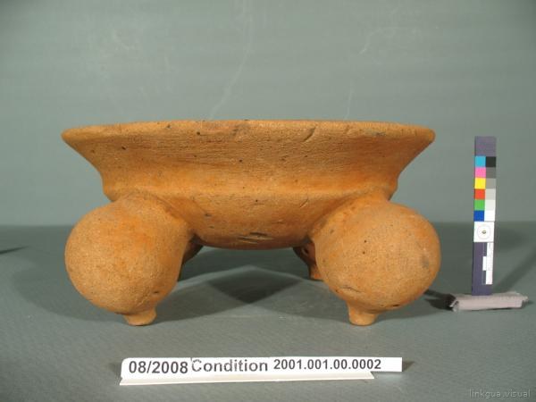 Cuenco tetrapodo mamiforme maya quiché, 700-900 d.C — No identificado