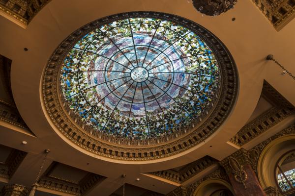 Tiffany glass dome in the Dome Bar of the Hotel Camino Real in el Paso, Texas — No identificado