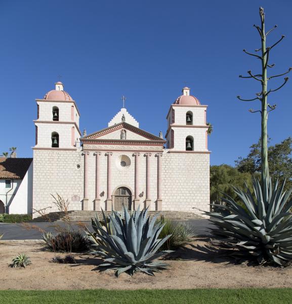 Mission Santa Barbara, also known as Santa Barbara Mission, is a Spanish mission founded by the Franciscan order near present-day Santa Barbara, California — No identificado