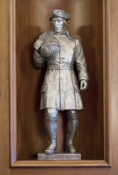 Sculpture "Foot Postman, Colonial, 1691-1775 by Berta Margulies at the Ariel Rios Federal Building, Washington, D.C — No identificado