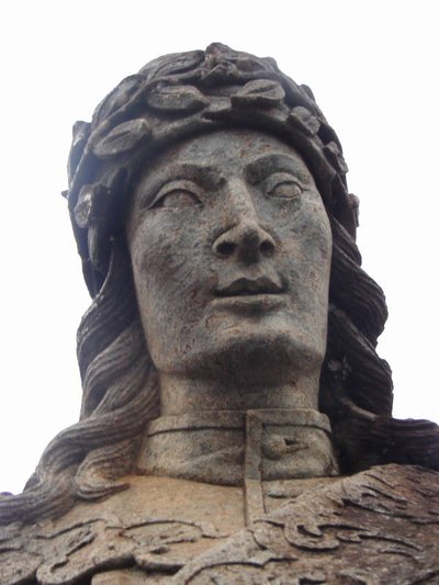 Busto de figura serena con corona de laurel y uniforme — Antônio Francisco Lisboa "Aleijadinho"