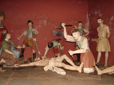 Crucifixión de Cristo: figuras de madera policromada — Antônio Francisco Lisboa "Aleijadinho"