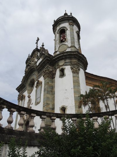 Visão lateral da Igreja de São Francisco de Assis — Antônio Francisco Lisboa "Aleijadinho"