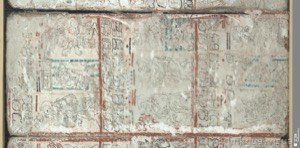 Fragmento de Códice Maya con glifos y representaciones