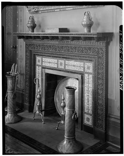 Chimenea ornamentada con bronces — Frederic Edwin Church