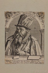 Retrato de un hombre con barba y sombrero alto