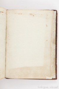 Un antiguo libro abierto revela dos páginas en blanco