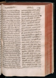 Manuscrito abierto que exhibe dos columnas de texto en — Bernardino de Sahagún