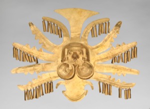 Máscara ceremonial de oro con rostro felino y cascabeles — Anónimo precolombino