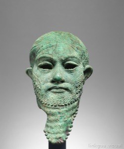 Cabeza antigua de bronce con barba — Anónimo precolombino
