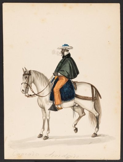 Hombre a caballo con capa y sombrero