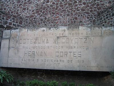 Placa conmemorativa del encuentro entre Moctezuma y Hernán Cortés — Anónimo