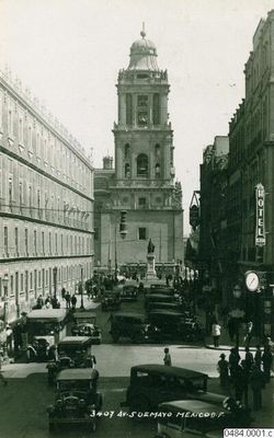 Catedral Metropolitana de México y avenida de Mayo, Ciudad de México, años 20 — Anónimo (arte colonial)