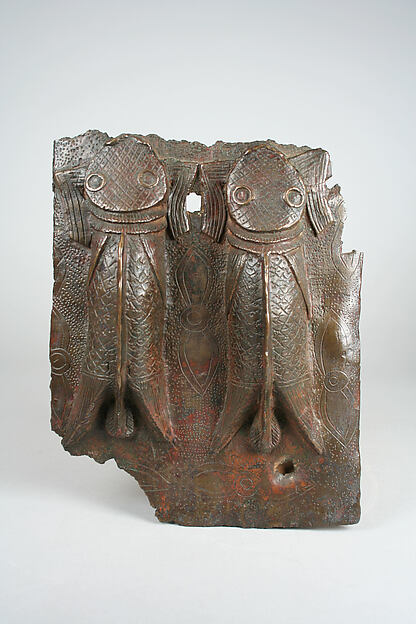 Placa de bronce con doble figura de pez — Anónimo