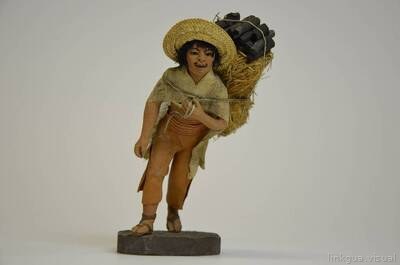 Figura costumbrista de hombre con carga