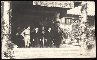 [Visita del Primer Ministro francés al Museo del Greco] - Tarjeta postal — Rodríguez, Eugenio (Lugar de nacimiento: Ugena, 1860 - Lugar de defunción: Toledo, 1938)