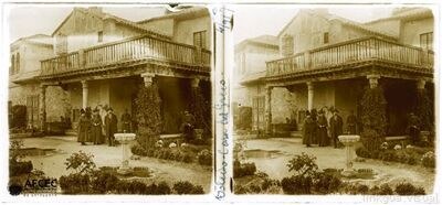 Retrat d'un grup de visitants als jardins de la casa museu del Greco a Toledo