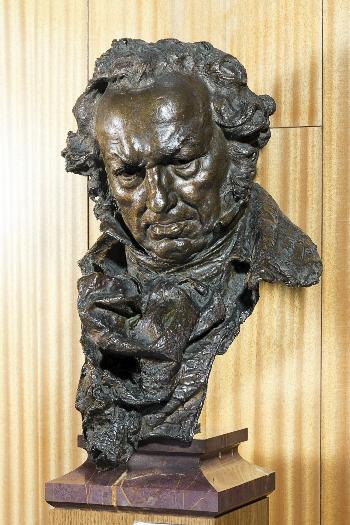 Busto de D. Francisco de Goya - Escultura — Benlliure Gil, Mariano (Lugar de nacimiento: Valencia (m), 1862 - Lugar de defunción: Madrid (m), 1947)