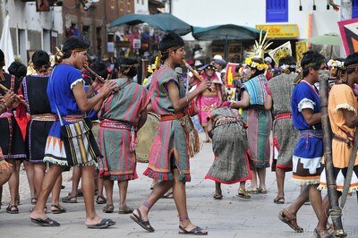 Flautista en la procesión inca en Písac