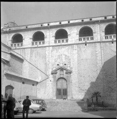 Arxiprestal de Santa Maria: façana lateral — Família Cuyàs