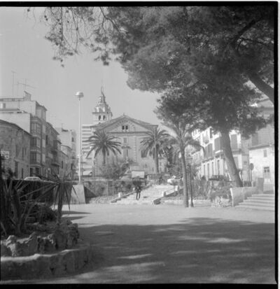 Plaça d'Orient — Família Cuyàs