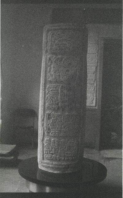 Xcalumkin, Column (XLM: Col. 3) — No identificado