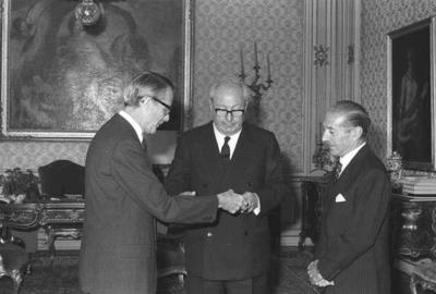 Francisco Ramos Mejia, ambassador of Argentina, with ambassador of Guatemala Jorge Luis Arriola and ambassador Enrico Aillaud, in their capacity as president, vice-president and general secretary of the Italian-Latin American Institute to pay homage to a bronze reproduction of Maya medallion — Tlacuilo anónimo, tradición mixteca-puebla (Códice Laud)