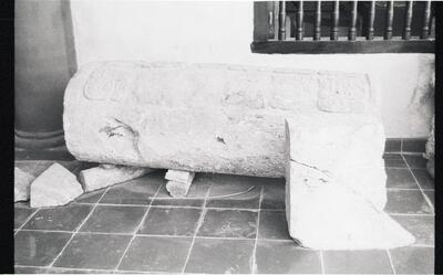 Xcalumkin, Column (XLM: Col. 2) — No identificado