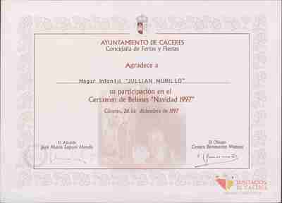 Diploma del Ayuntamiento de Cáceres a favor del Hogar Infantil "Julian Murillo" — Hogar Infantil Julián Murillo (Cáceres, España)