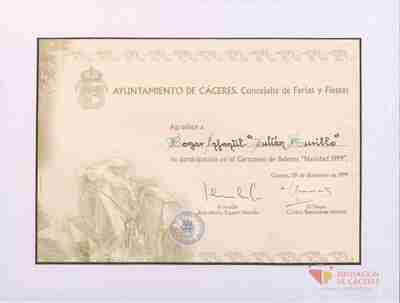 Diploma del Ayuntamiento de Cáceres a favor del Hogar Infantil "Julian Murillo" — Hogar Infantil Julián Murillo (Cáceres, España)