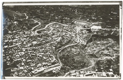 Luftbild vom Stadtteil Miraflores von la Paz — Junkers Luftbild-Zentrale (Production) (Atelier)