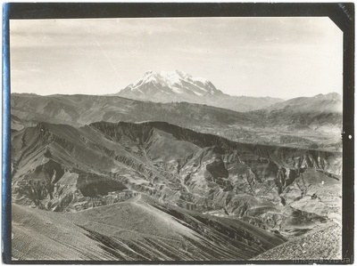 El Illimani visto desde las alturas de La Paz