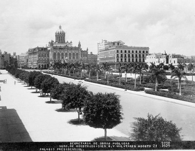 El Palacio Presidencial de La Habana se alza majestuoso — No identificado